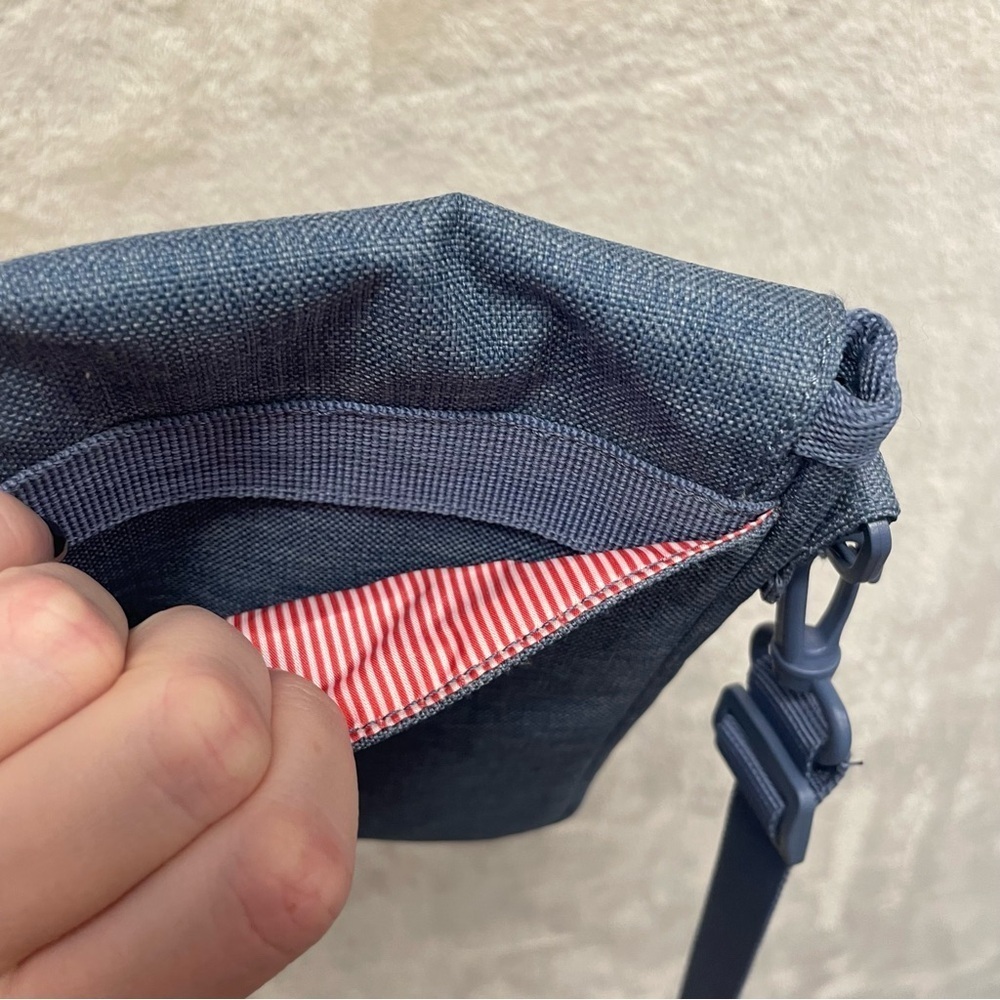 Herschel Pender sleeve crossbody bag blue fleece lined - Picture 9 of 9